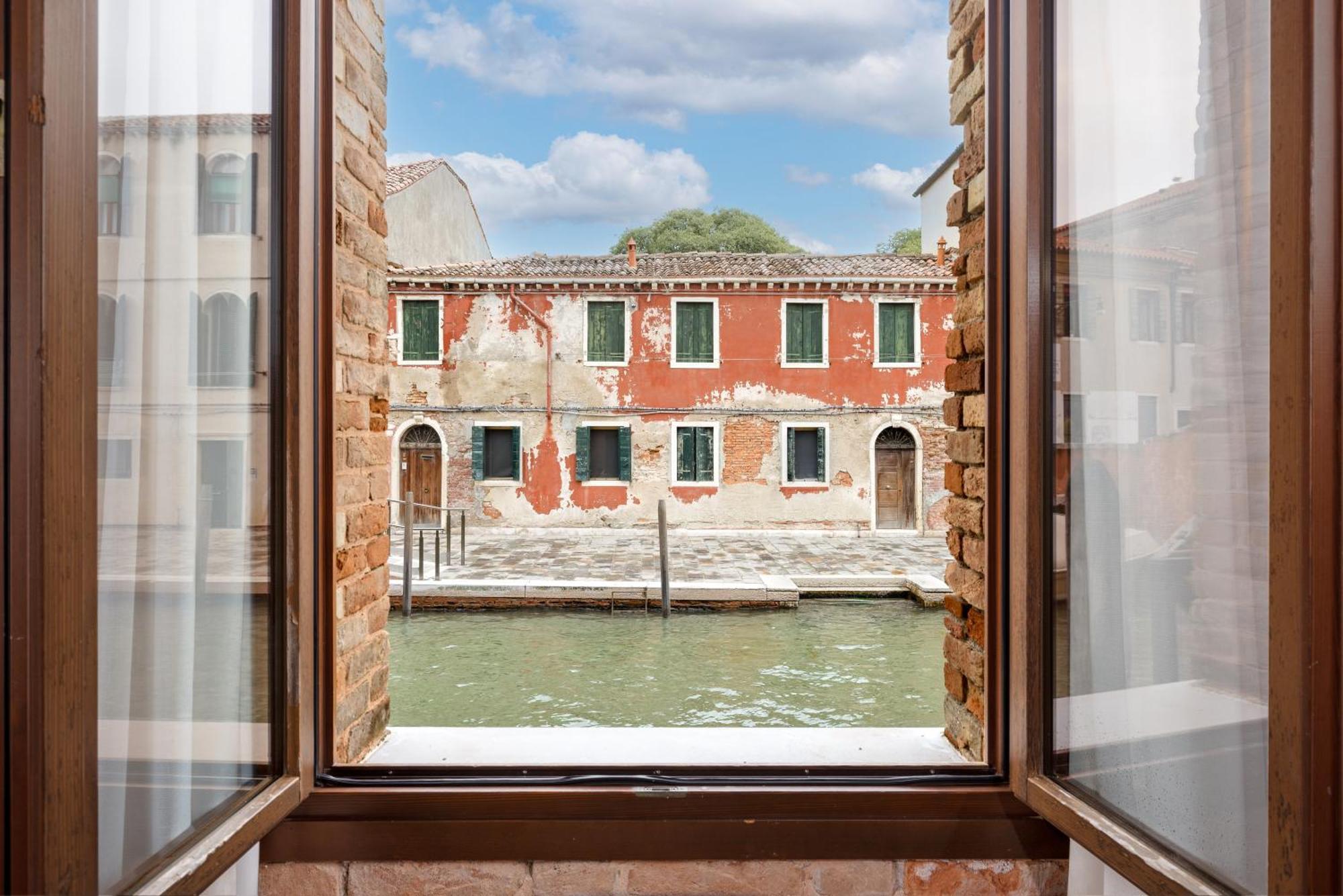 Staying In Cannaregio: 4 Romantic Hotels Compared