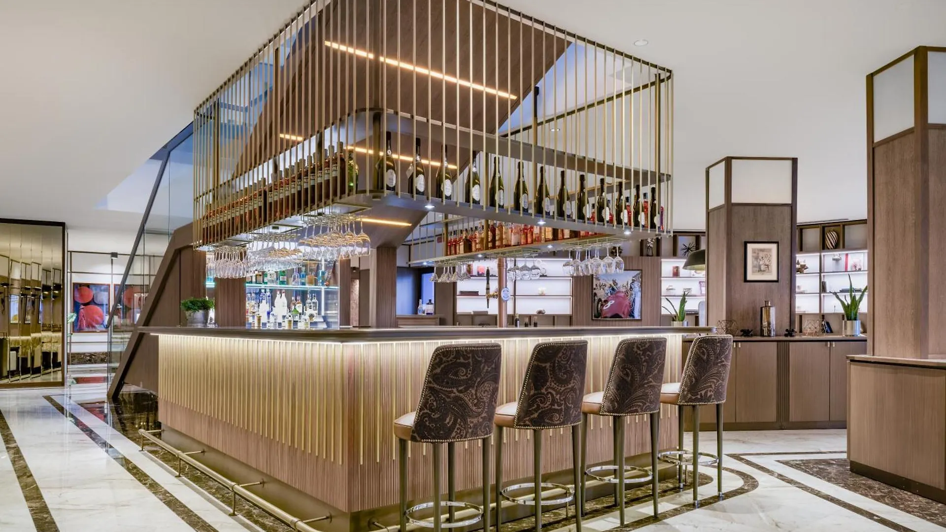 6 Golf Hotels In Moscova, Milan That Stand Out