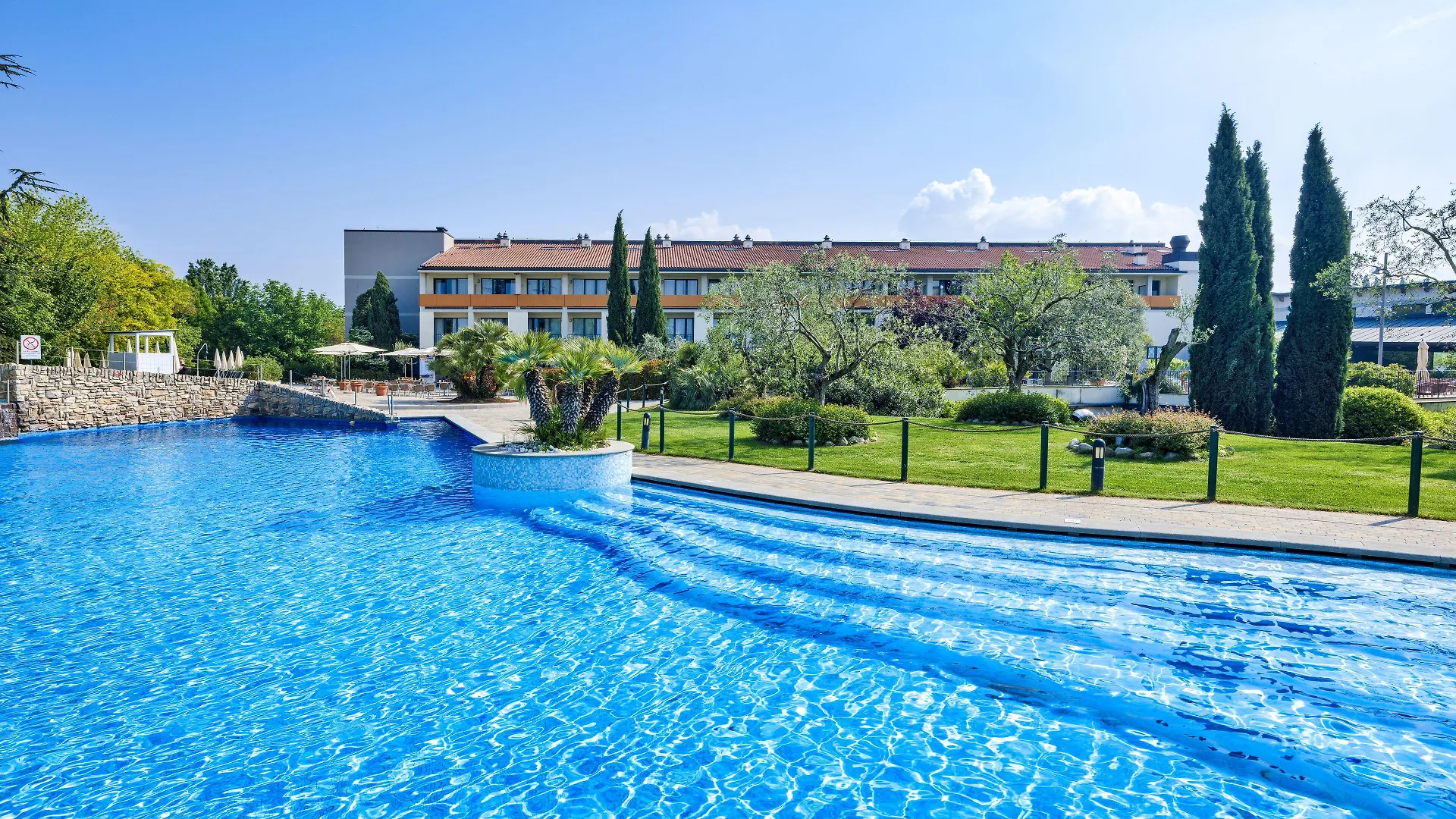 5 Parc Hotels Near Movie Studios Park - Lake Garda
