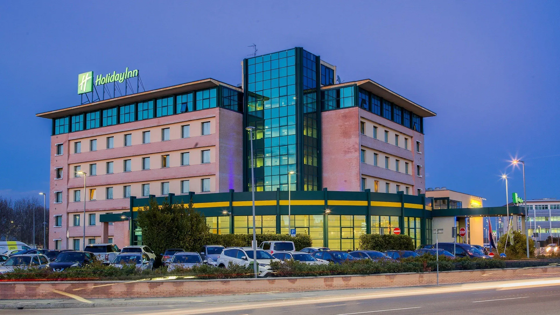 Where to Stay in Bologna: 4 Airport Hotels Compared